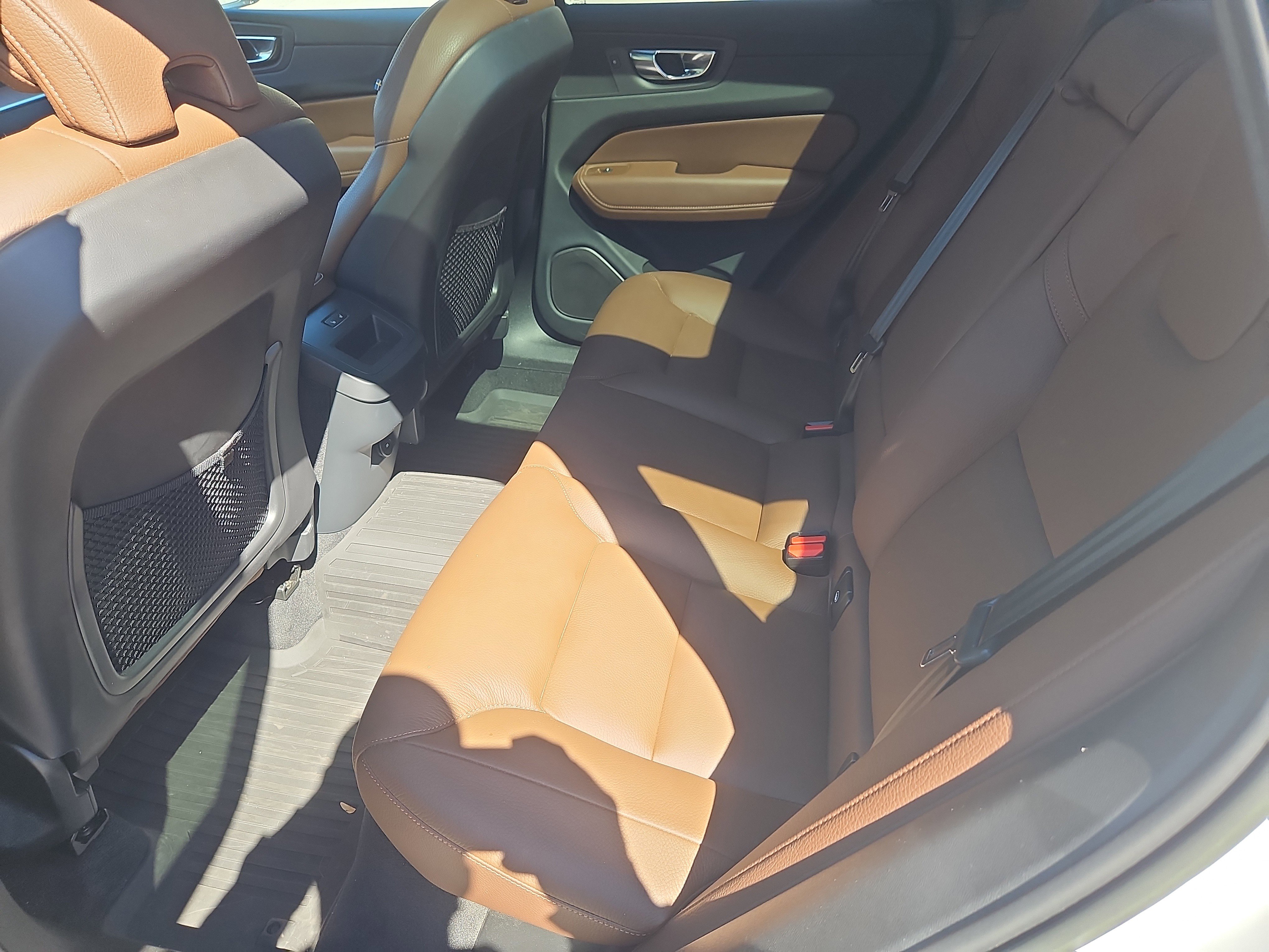 Certified 2023 Volvo XC60 B5 Plus w/ Climate Package AWD/4WD image 32