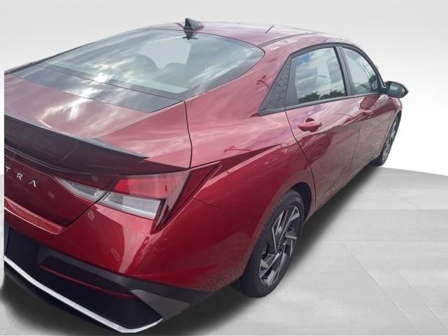 Certified 2025 Hyundai Elantra Sport w/ Cargo Package FWD image 9