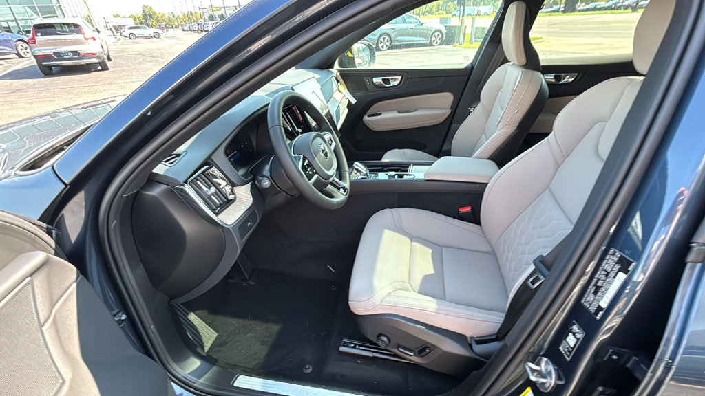 New 2027 Volvo XC60 B5 Core AWD/4WD image 23