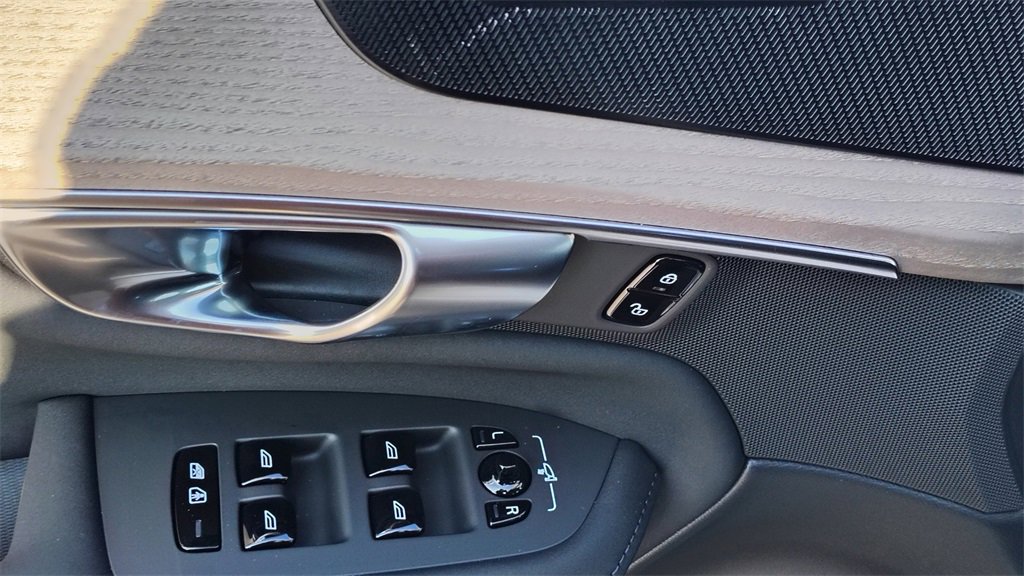 New 2026 Volvo XC90 B6 Plus image 10