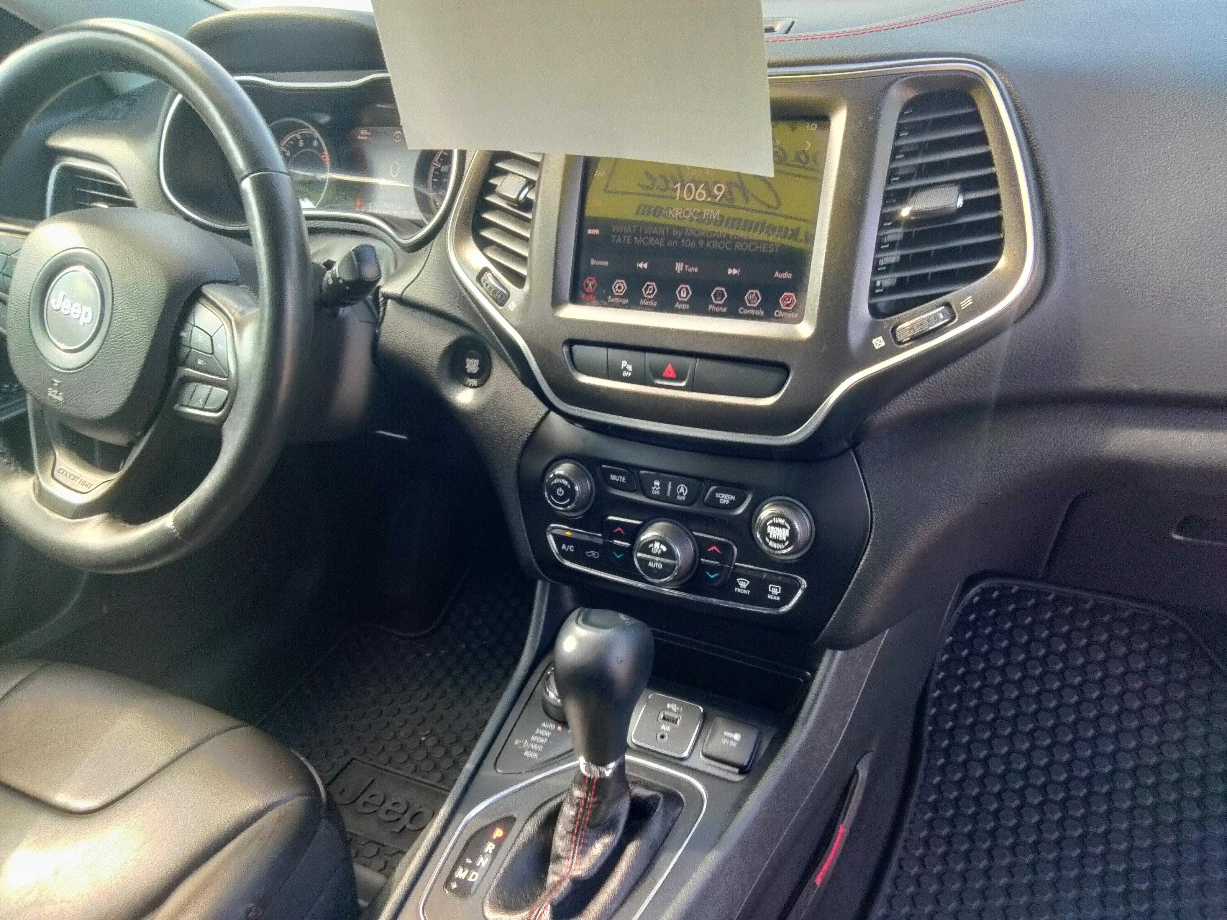 Used 2019 Jeep Cherokee Trailhawk w/ Cold Weather Group image 14
