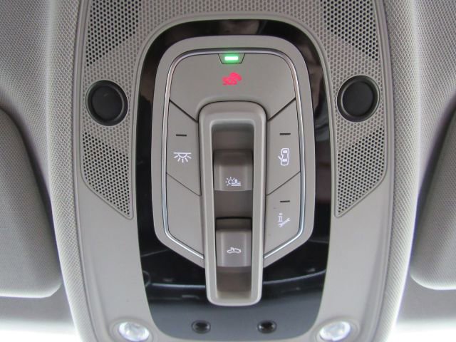 Used 2022 Audi Q8 Premium image 53