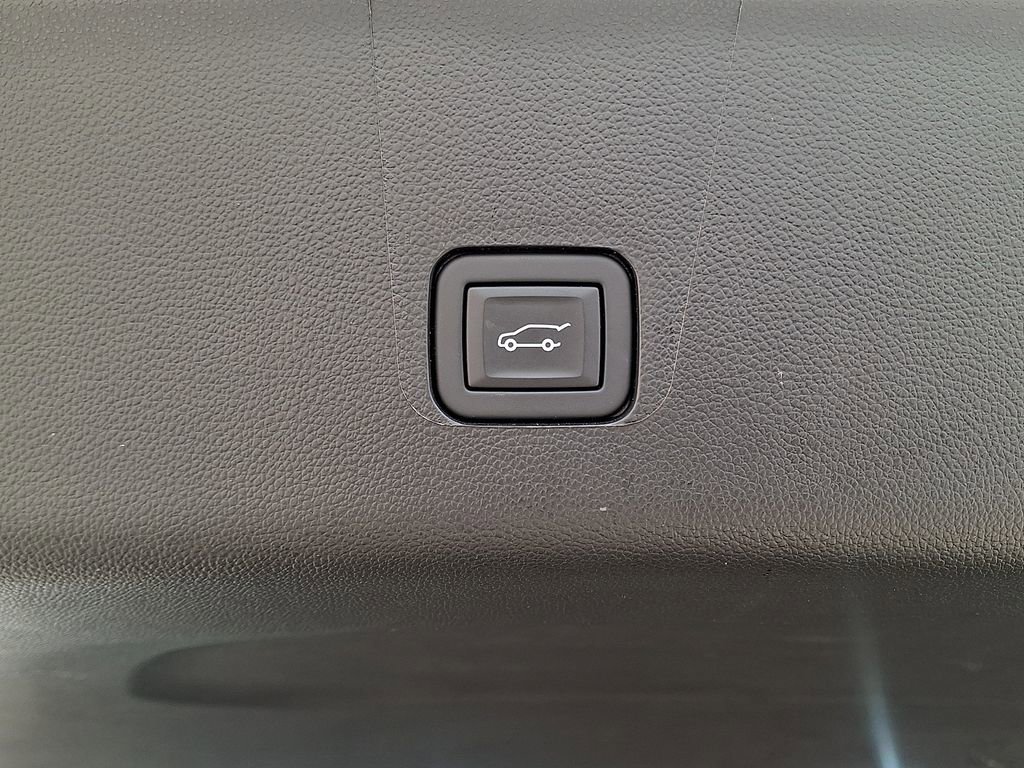 Used 2023 Chevrolet Traverse LT AWD/4WD image 30