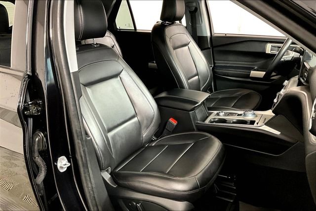 Used 2023 Ford Explorer XLT w/ Equipment Group 202A image 7