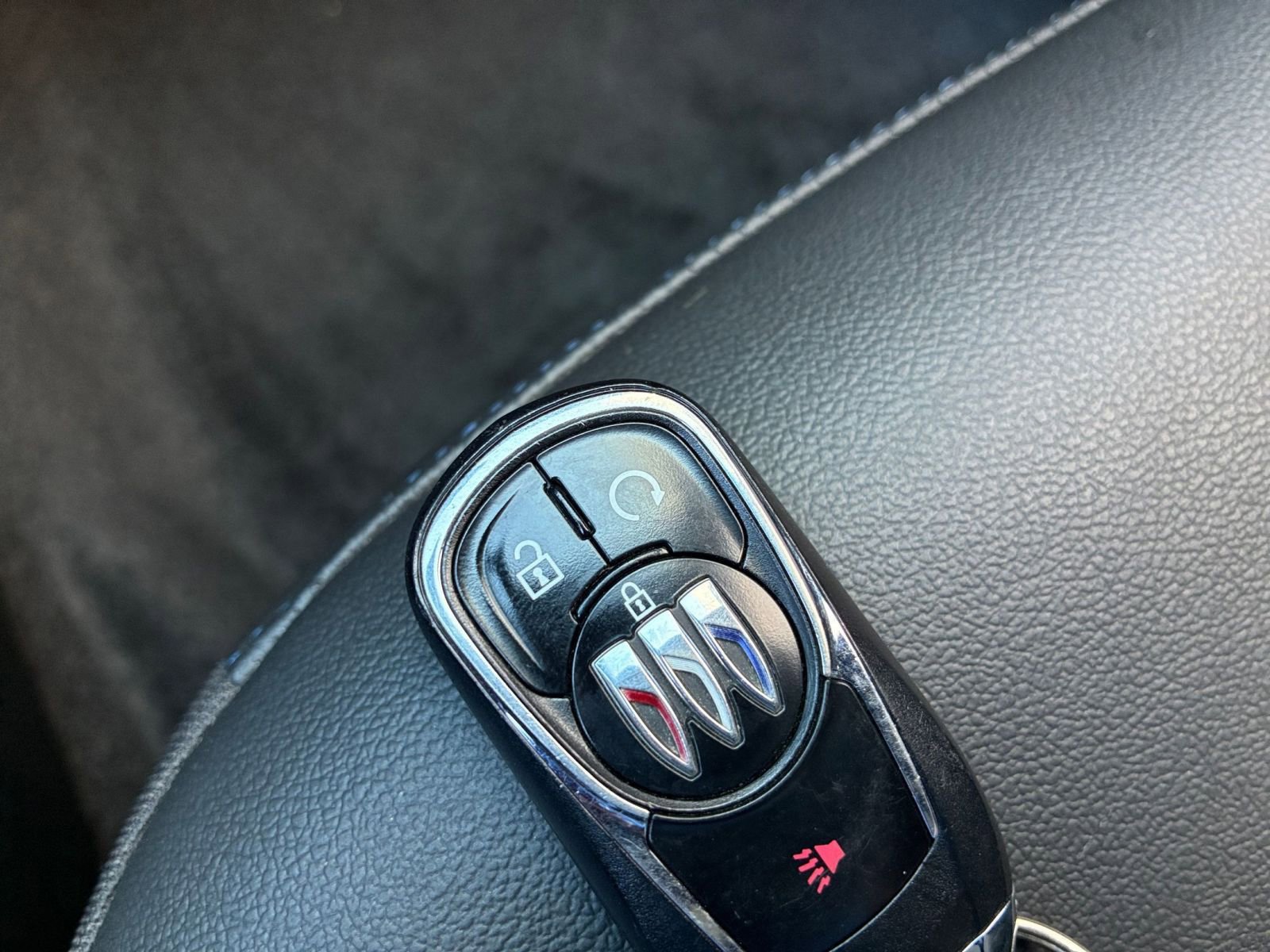 Used 2025 Buick Envista Sport Touring image 23