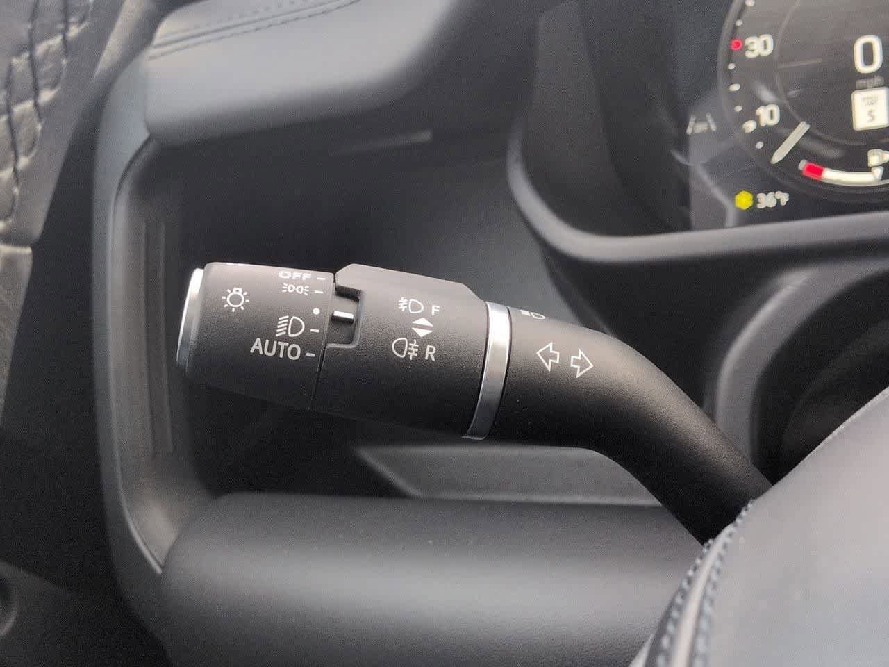 Used 2024 Land Rover Defender 130 X-Dynamic SE image 29
