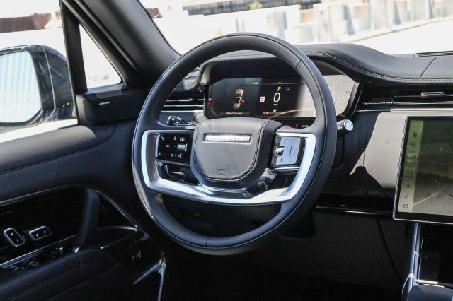 New 2025 Land Rover Range Rover Long Wheelbase SE image 17