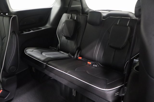 New 2026 Chrysler Pacifica Limited image 12