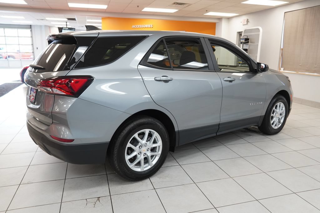 Used 2024 Chevrolet Equinox LS FWD image 12