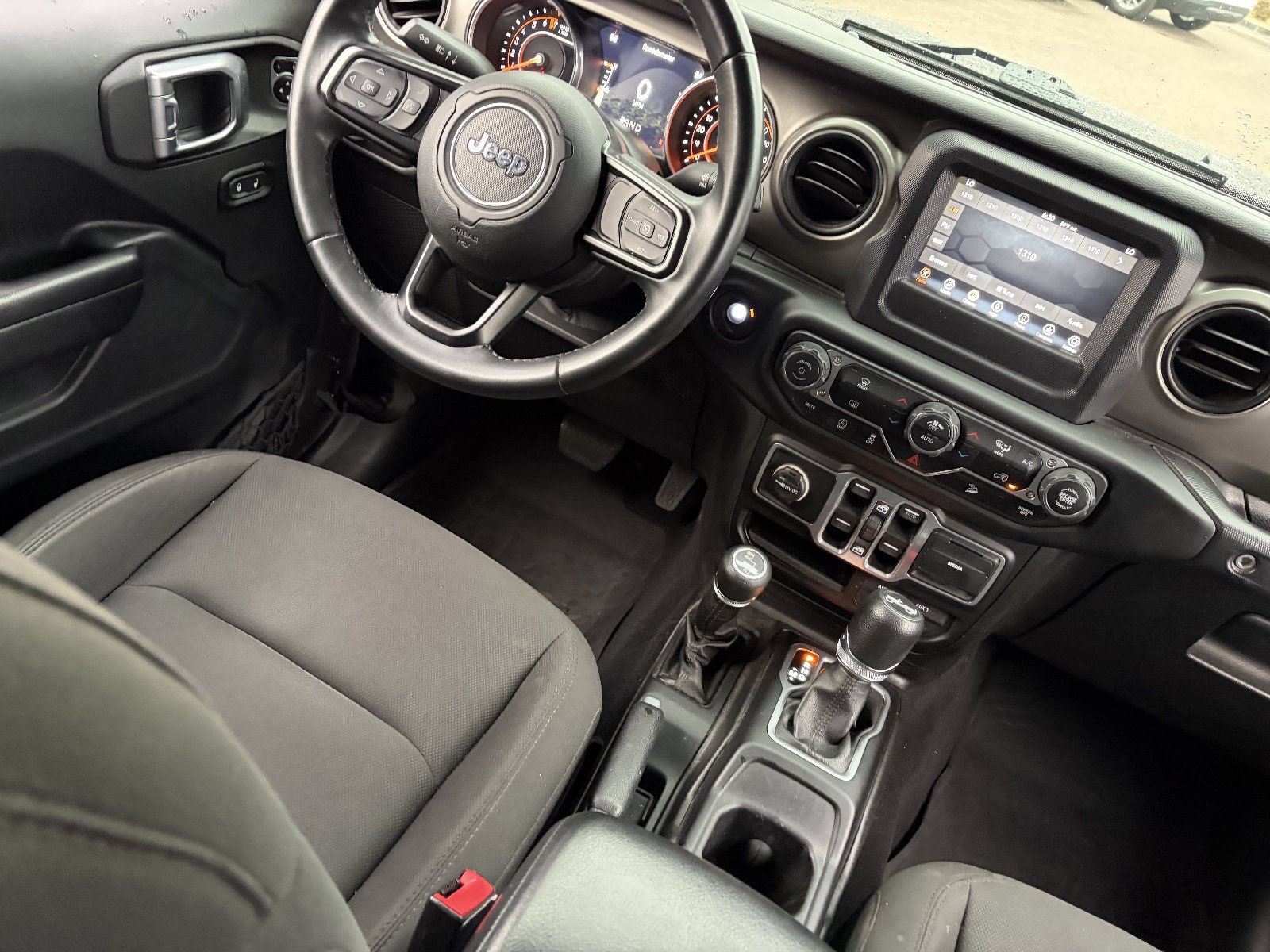 Used 2018 Jeep Wrangler Unlimited Sport S AWD/4WD image 15