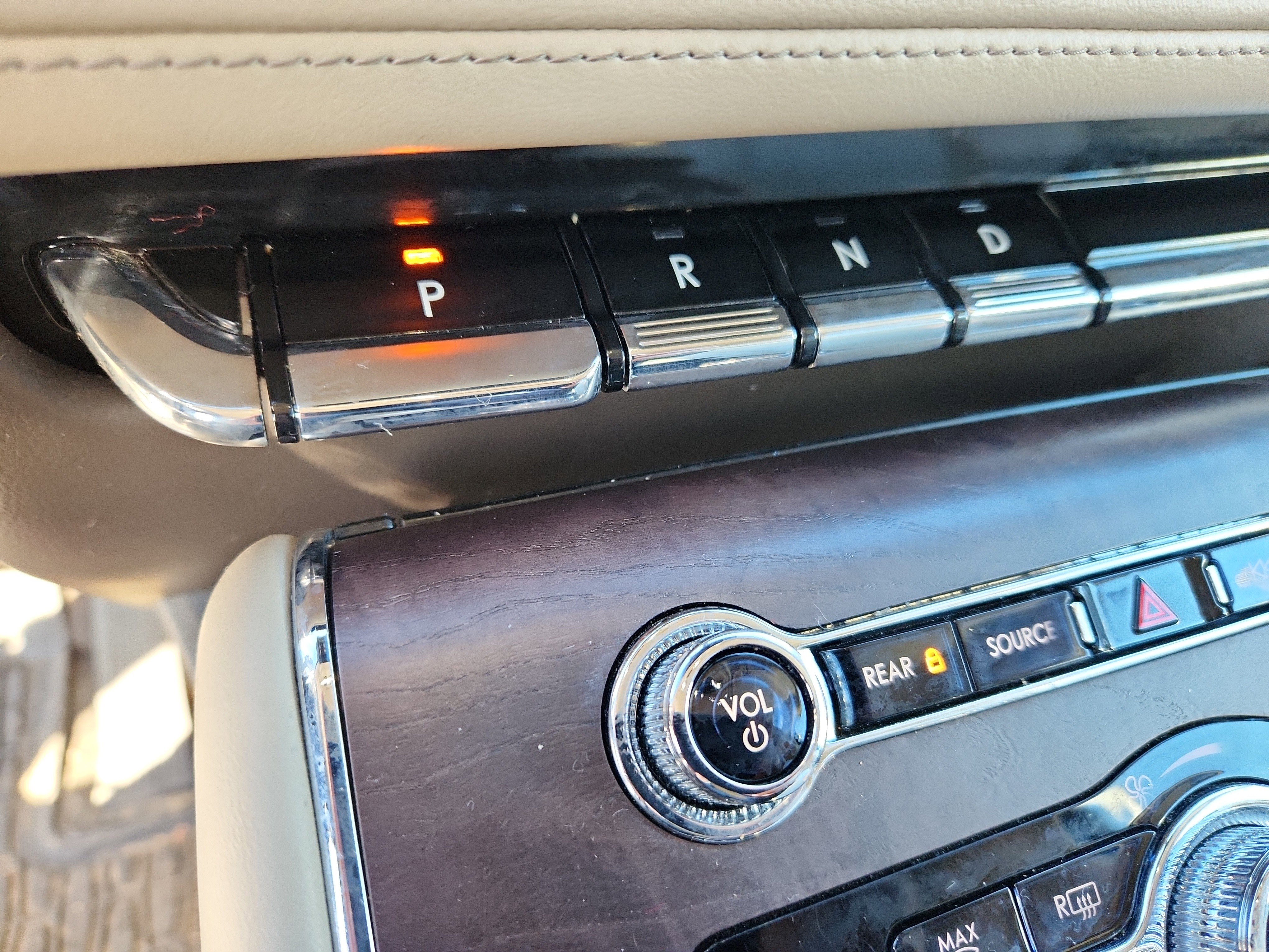 Used 2023 Lincoln Aviator Reserve w/ Equipment Group 201A image 15