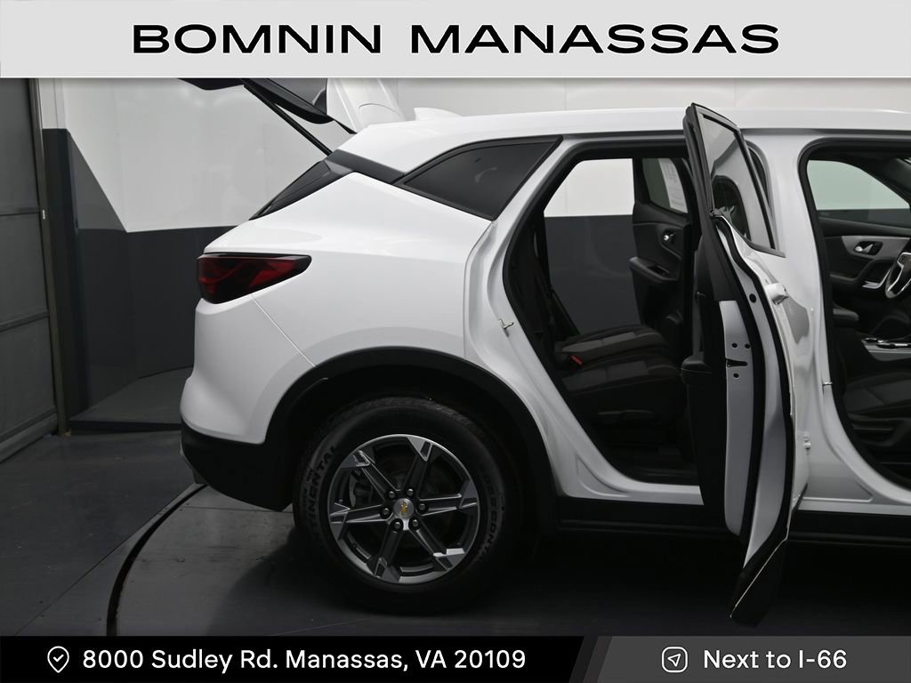 Used 2023 Chevrolet Blazer LT image 10