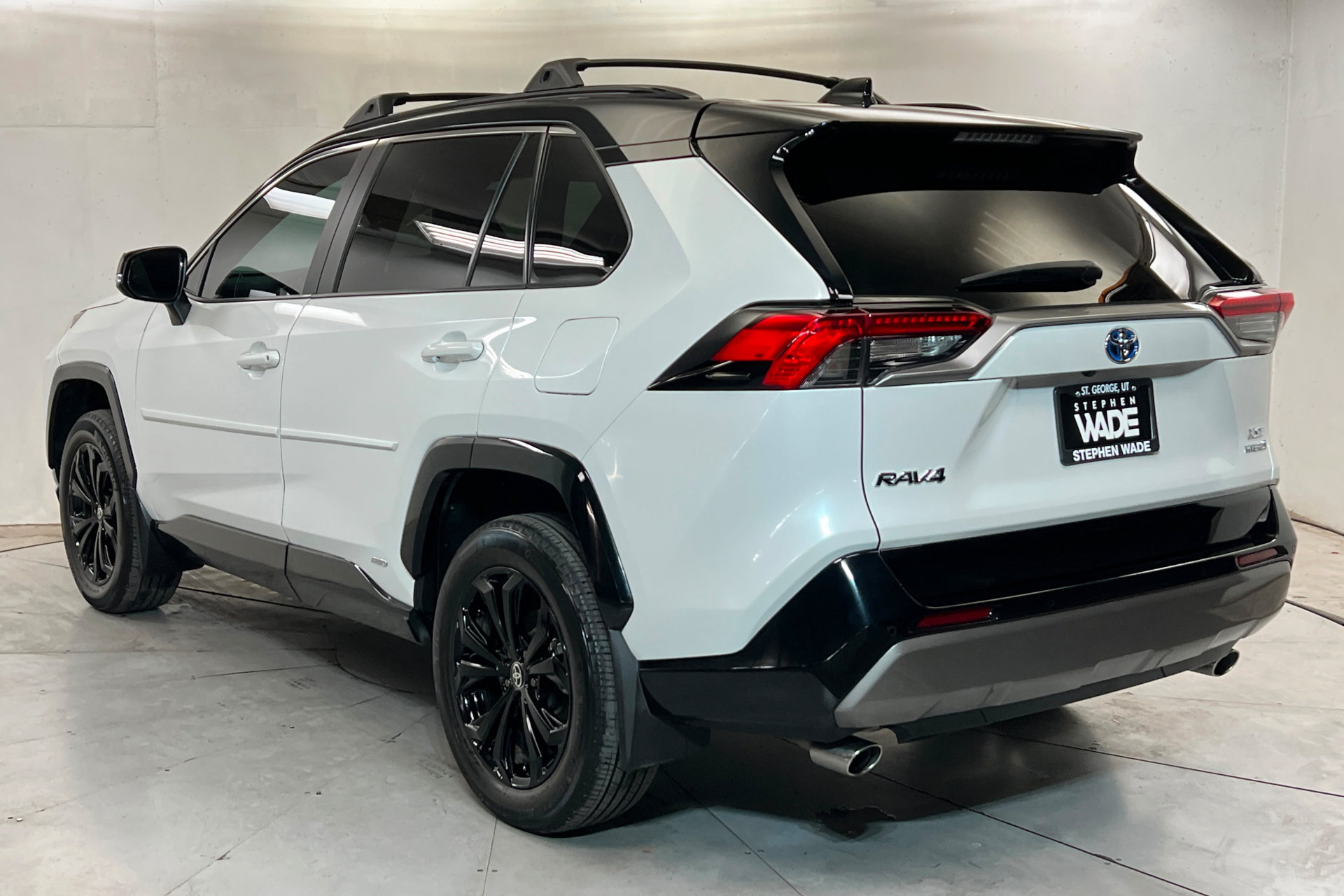Used 2023 Toyota RAV4 XSE AWD/4WD image 3
