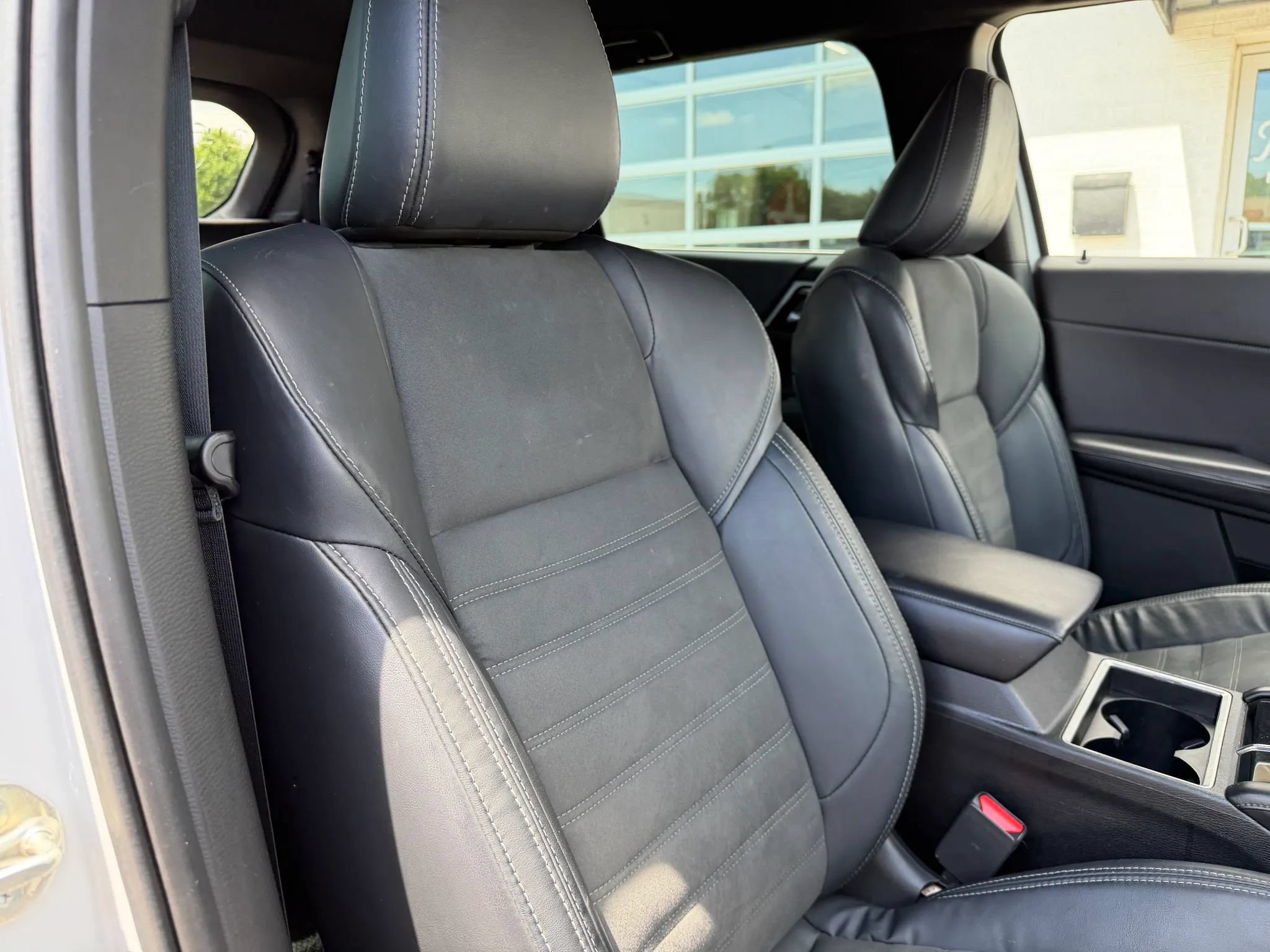 Used 2023 Mitsubishi Outlander SE AWD/4WD image 11