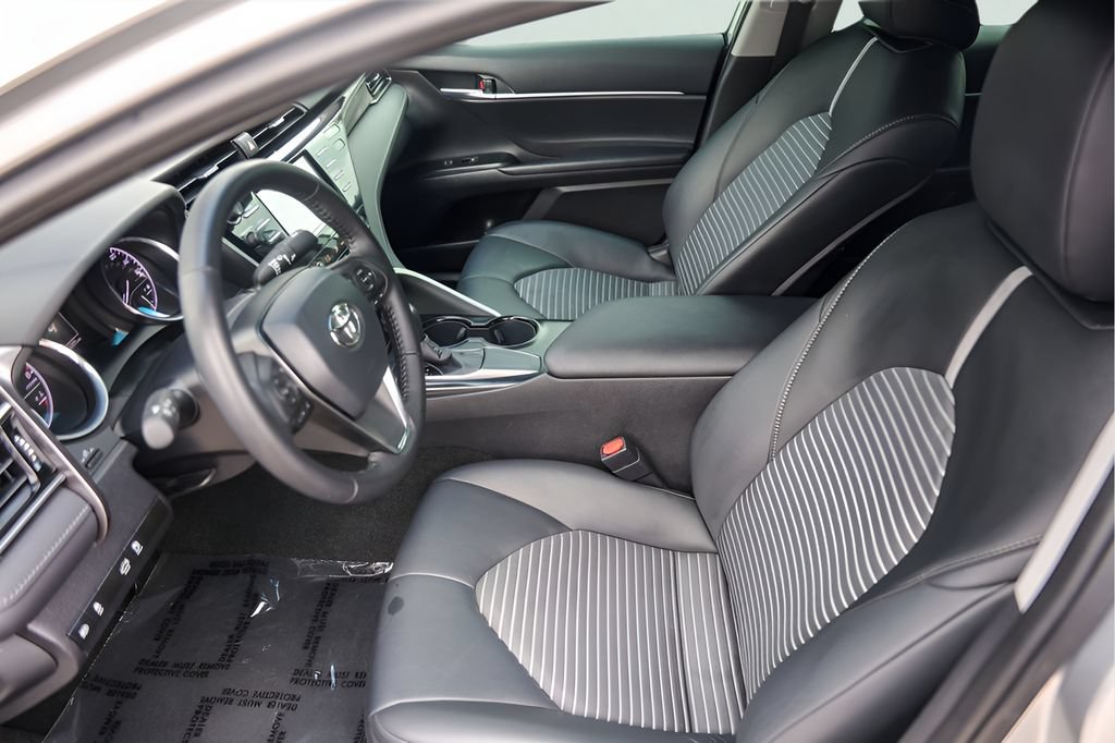Used 2020 Toyota Camry SE FWD image 12