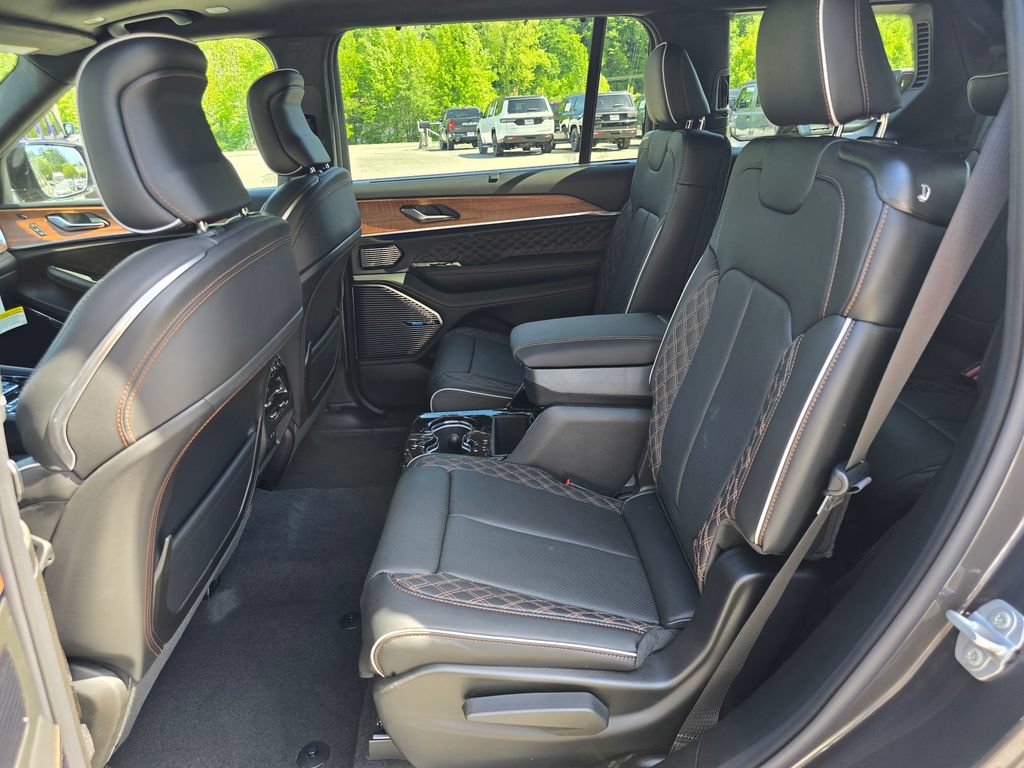New 2026 Jeep Grand Cherokee L Summit w/ Obsidian Package AWD/4WD image 12