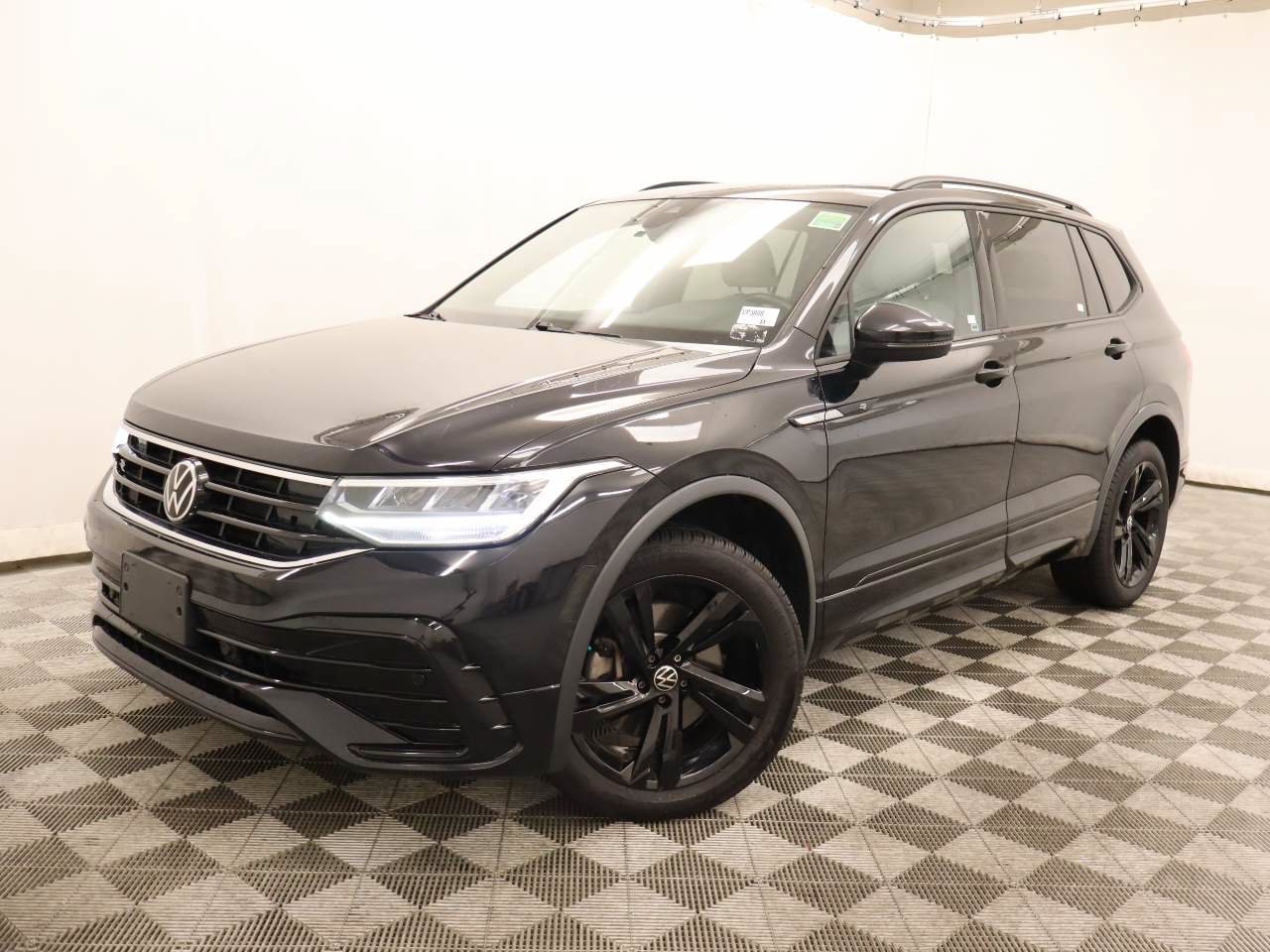 Used 2023 Volkswagen Tiguan SE R-Line
