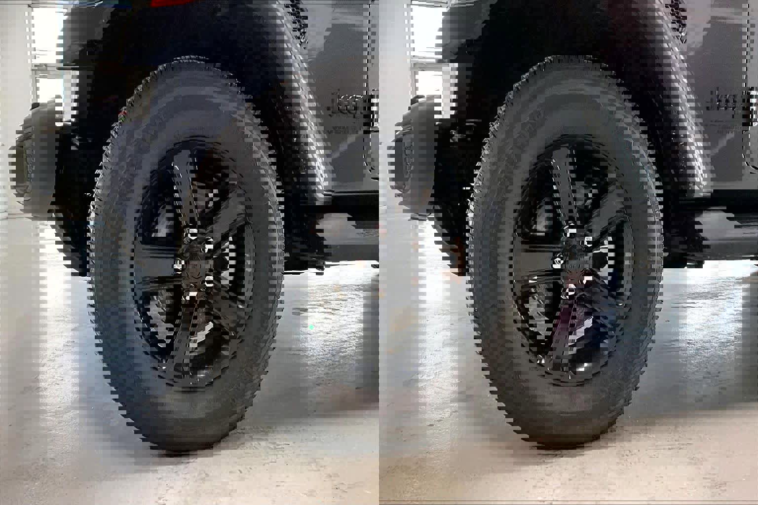 Used 2020 Jeep Wrangler Unlimited Sahara image 8