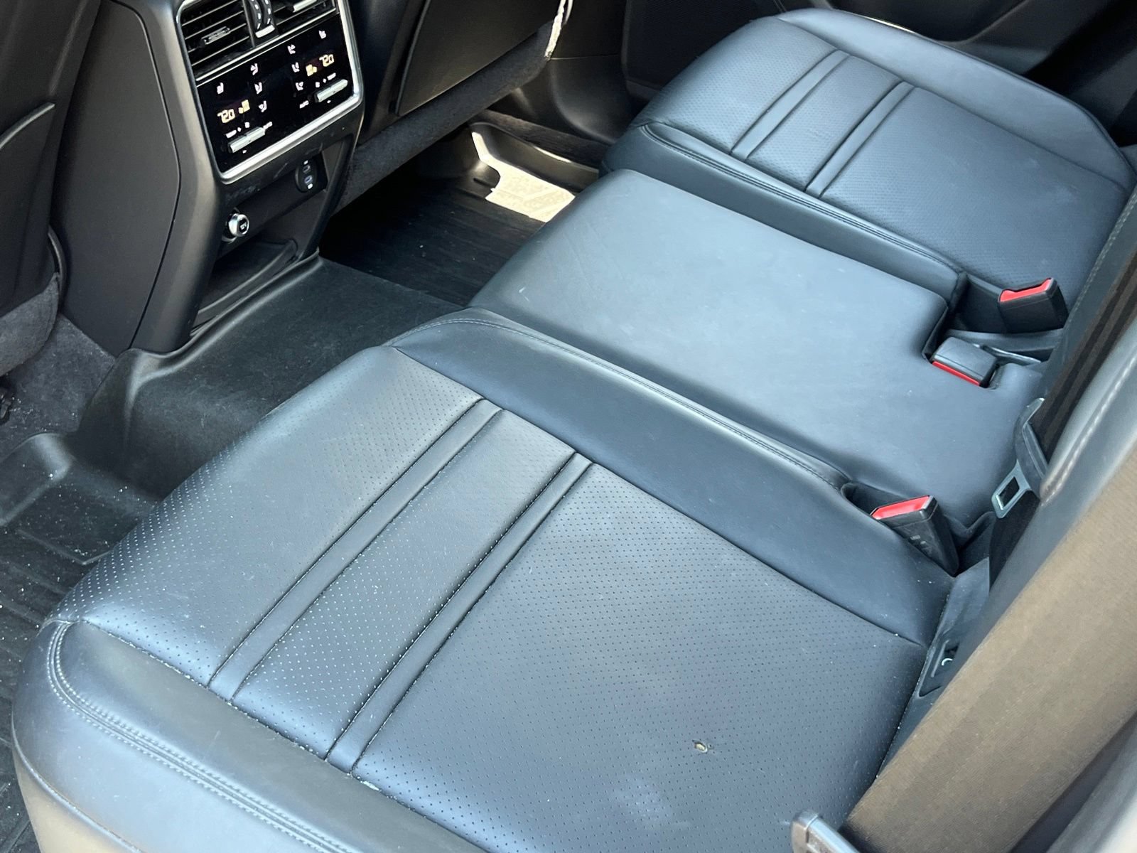 Certified 2020 Porsche Cayenne AWD/4WD image 17