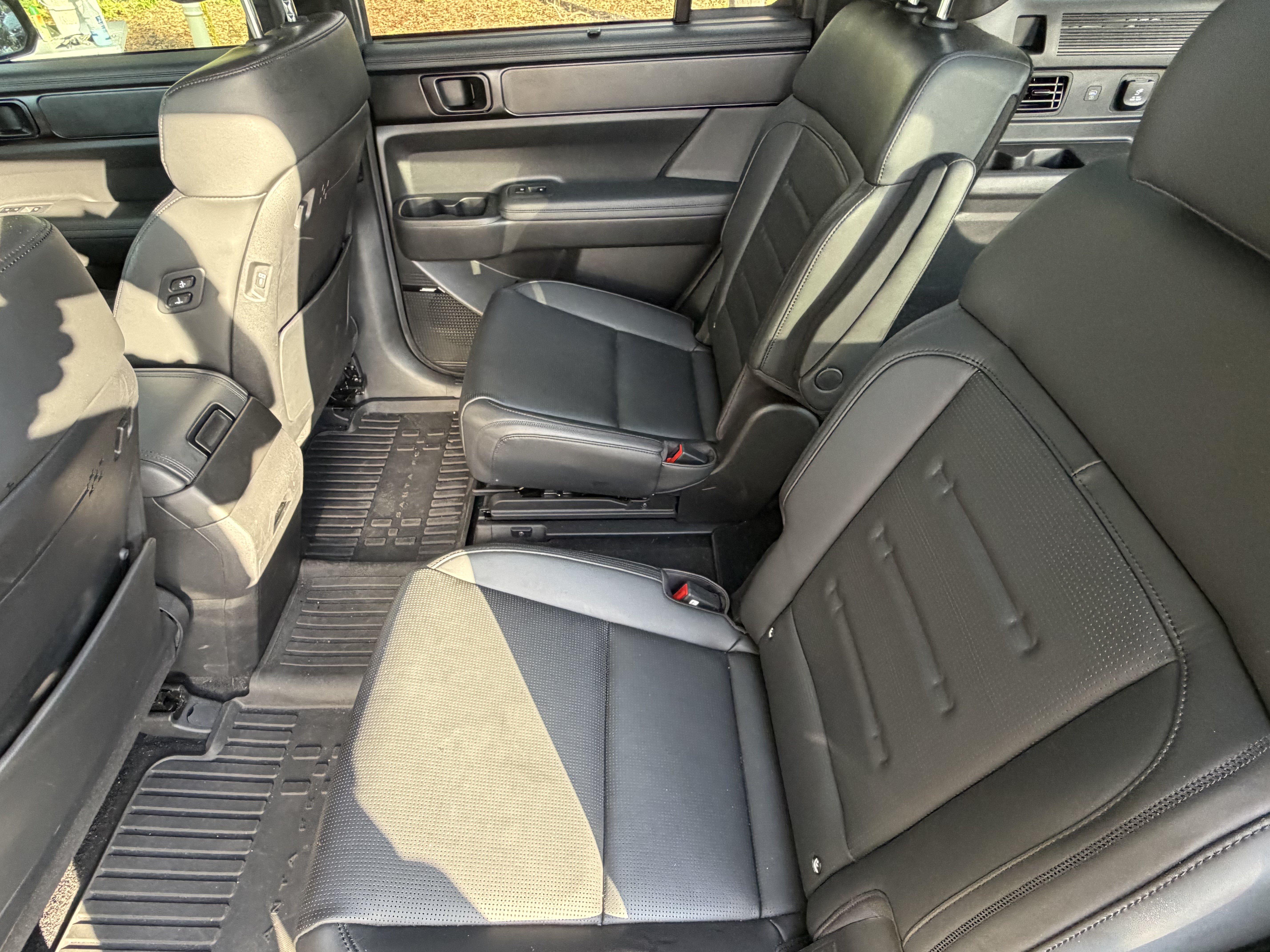 Used 2024 Hyundai Santa Fe Calligraphy AWD/4WD image 32