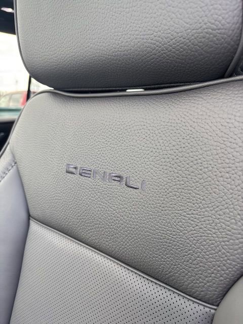 New 2026 GMC Yukon Denali w/ Sun & Power Step Package image 28