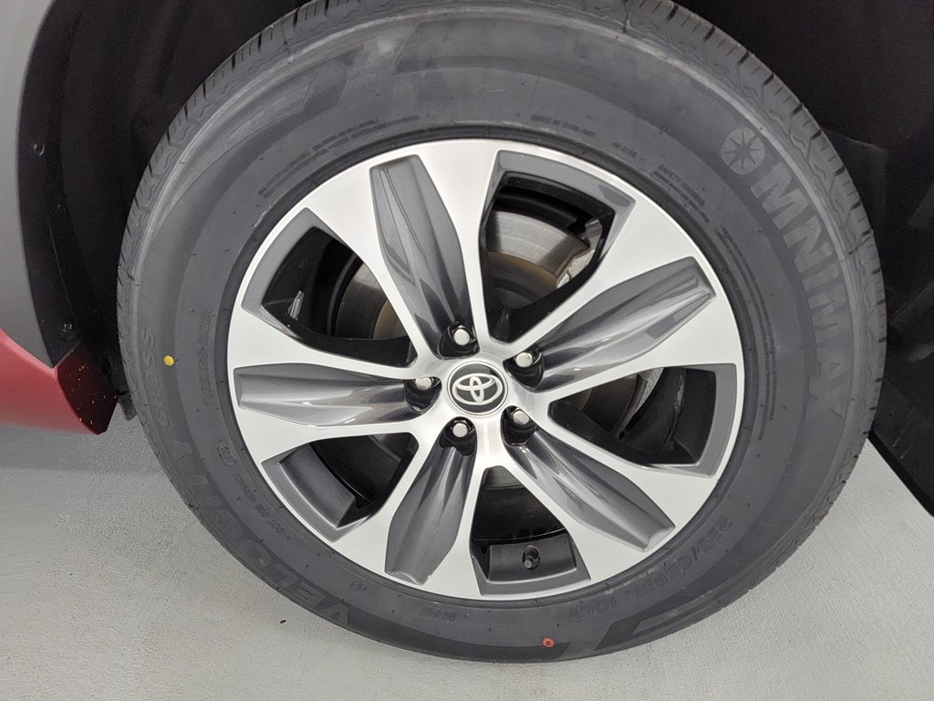 Certified 2026 Toyota Highlander XLE AWD/4WD image 11