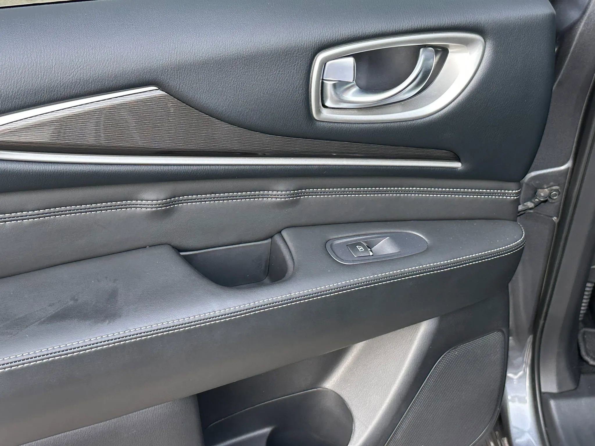 Used 2019 INFINITI QX60 Luxe w/ Essential Package AWD/4WD image 16