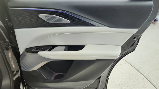 Used 2025 Cadillac Lyriq Luxury image 28