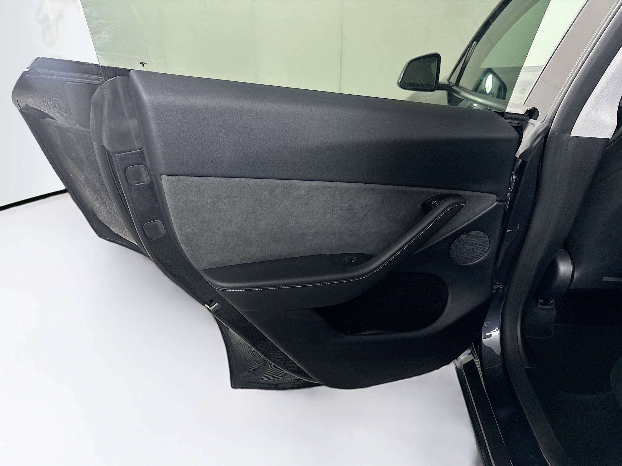 Used 2024 Tesla Model Y Long Range AWD/4WD image 25