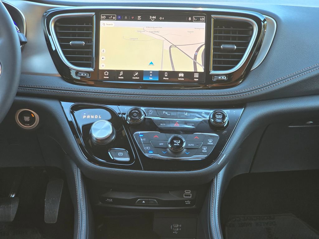 New 2026 Chrysler Pacifica Pinnacle image 32