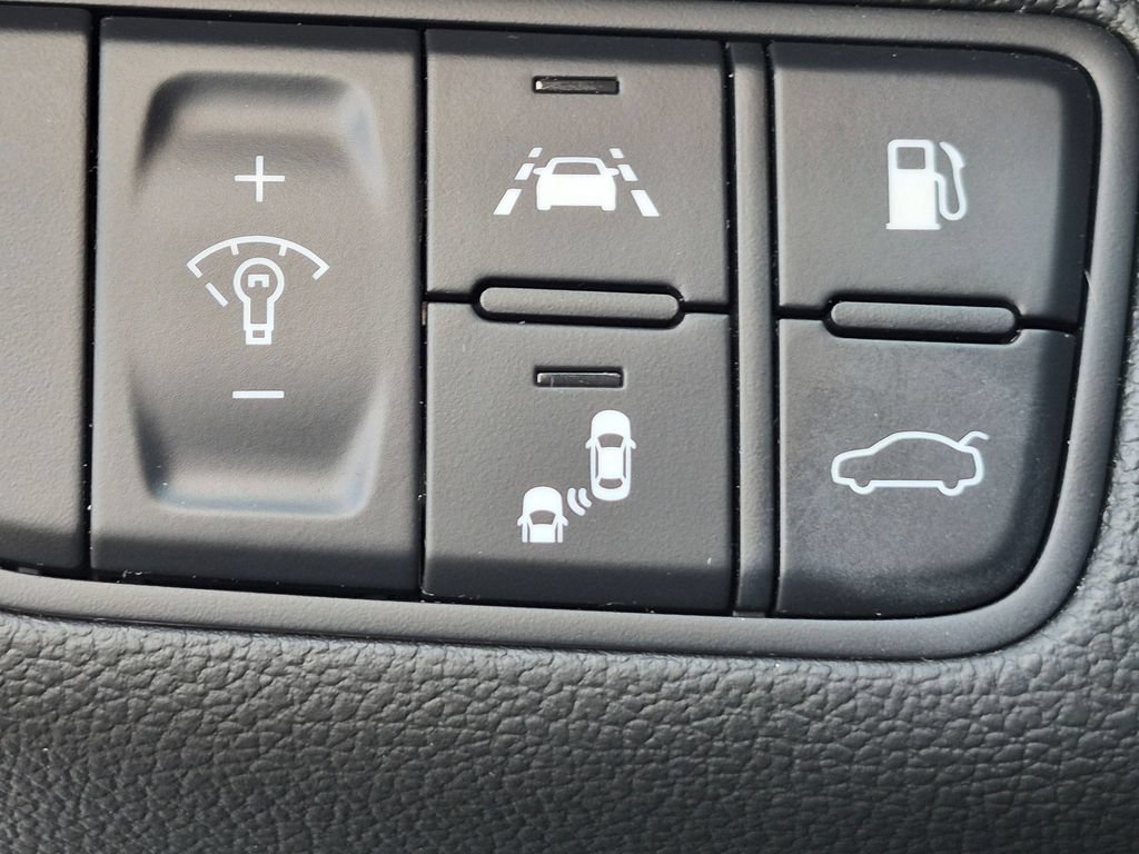 Used 2019 Genesis G70 2.0T Advanced w/ Prestige Package AWD/4WD image 16