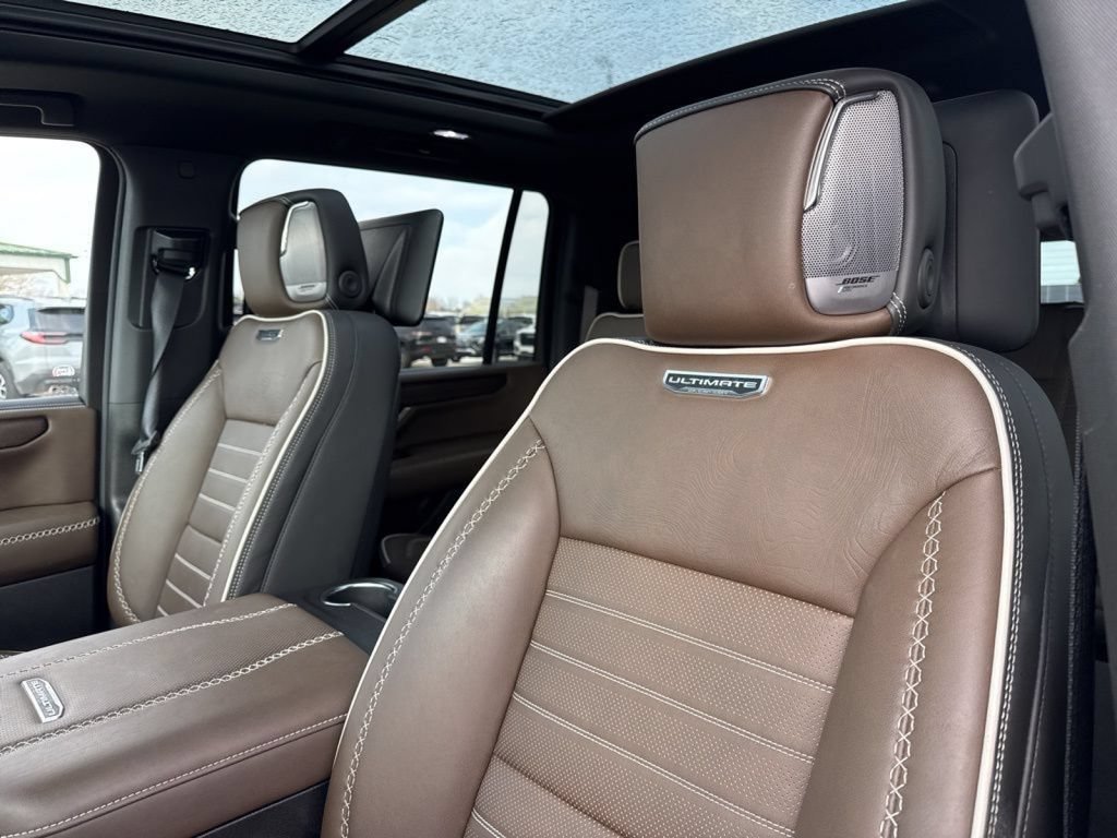 Used 2025 GMC Yukon XL Denali Ultimate w/ LPO, Floor Liner Package AWD/4WD image 24