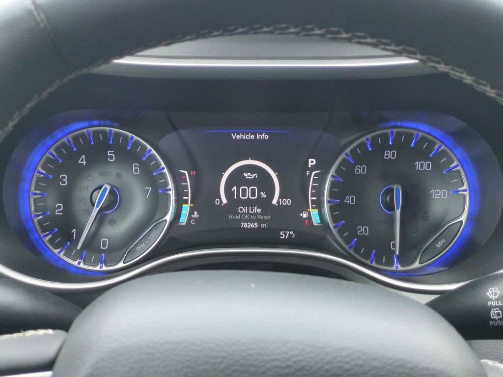 Used 2023 Chrysler Pacifica Touring-L FWD image 20
