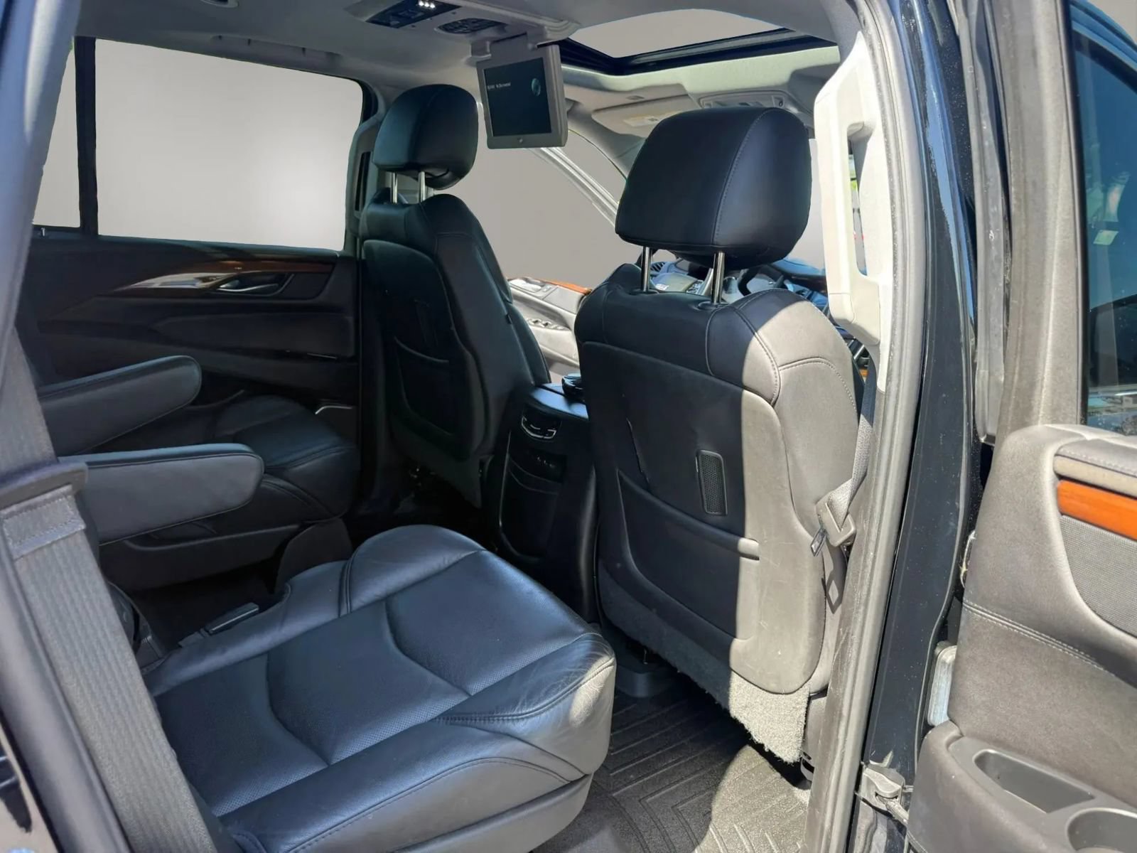 Used 2018 Cadillac Escalade Luxury AWD/4WD image 48