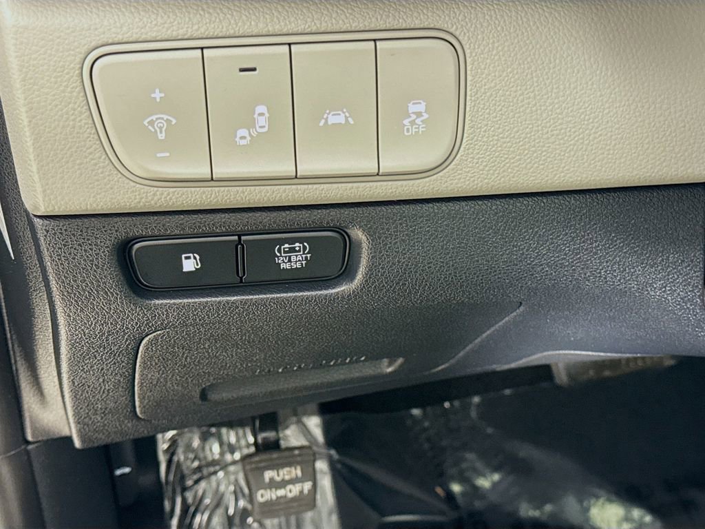 Used 2017 Kia Niro Touring w/ Advanced Technology Package FWD image 11