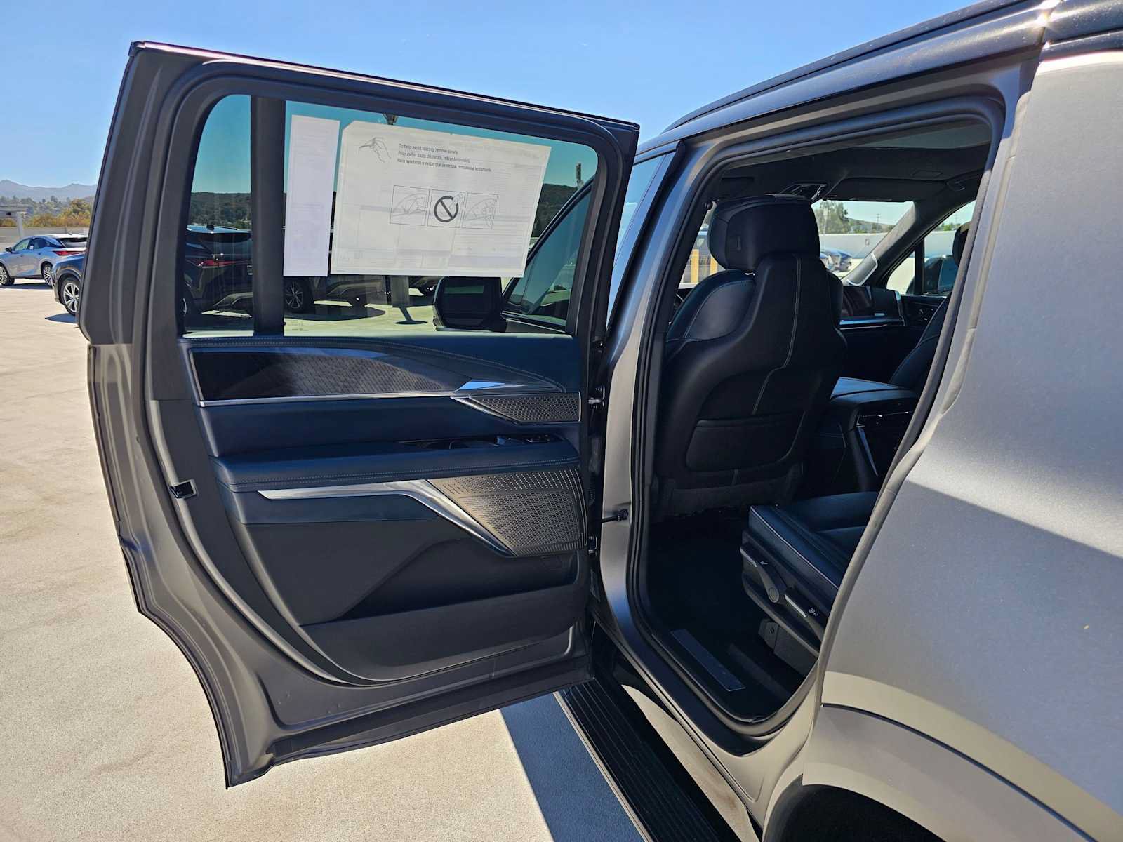 New 2026 Cadillac Escalade IQL Sport 2 w/ LPO, ONYX Package AWD/4WD image 18