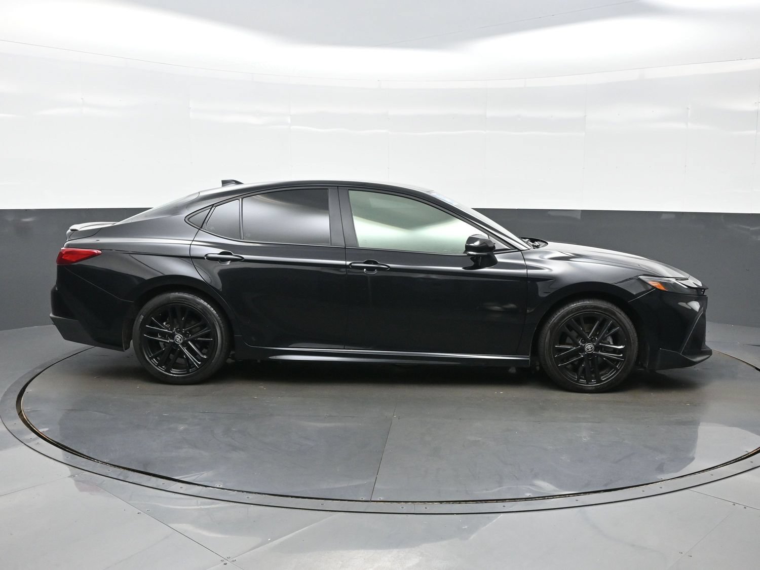 Used 2025 Toyota Camry SE AWD/4WD image 10
