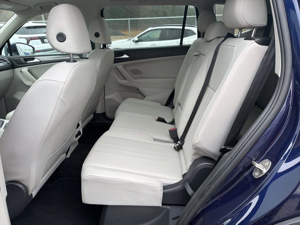 Used 2023 Volkswagen Tiguan SE w/ Panoramic Sunroof Package image 26