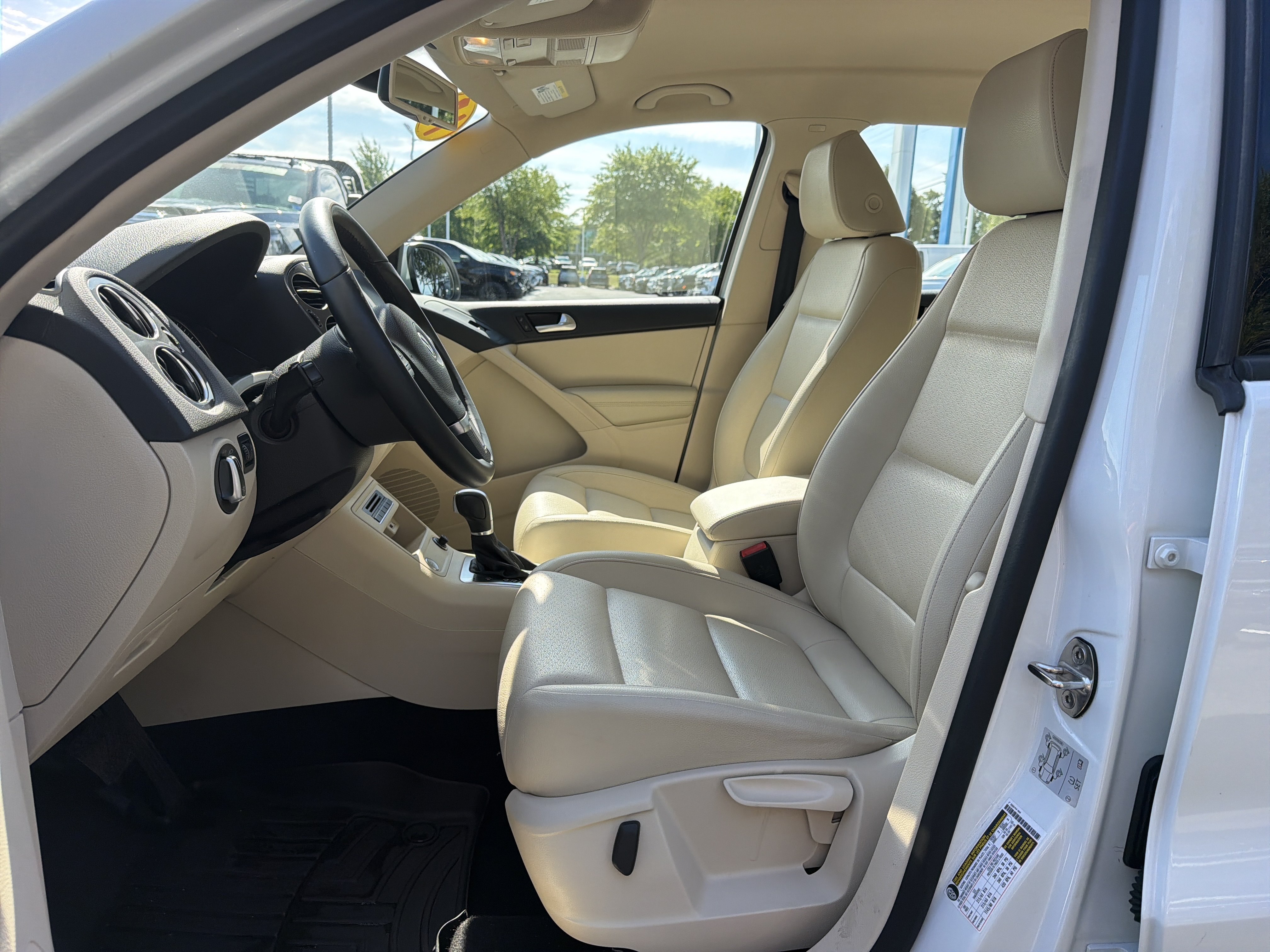 Used 2017 Volkswagen Tiguan S AWD/4WD image 16