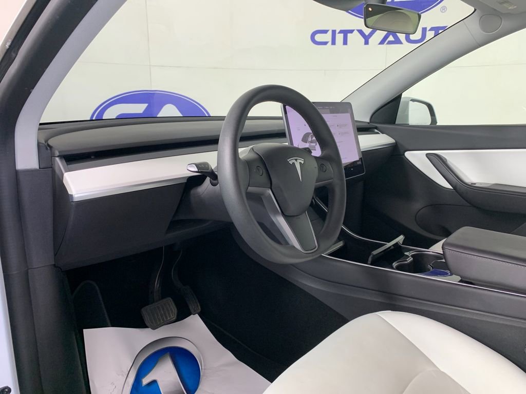 Used 2020 Tesla Model Y Long Range image 16