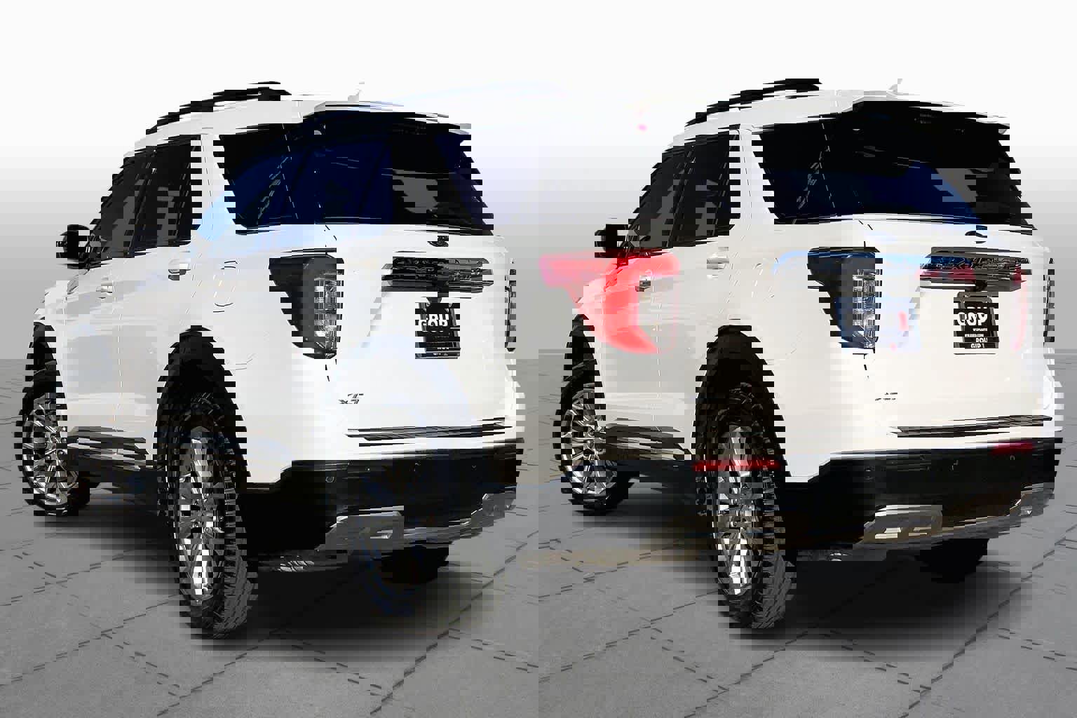 Used 2023 Ford Explorer XLT w/ Equipment Group 202A image 10