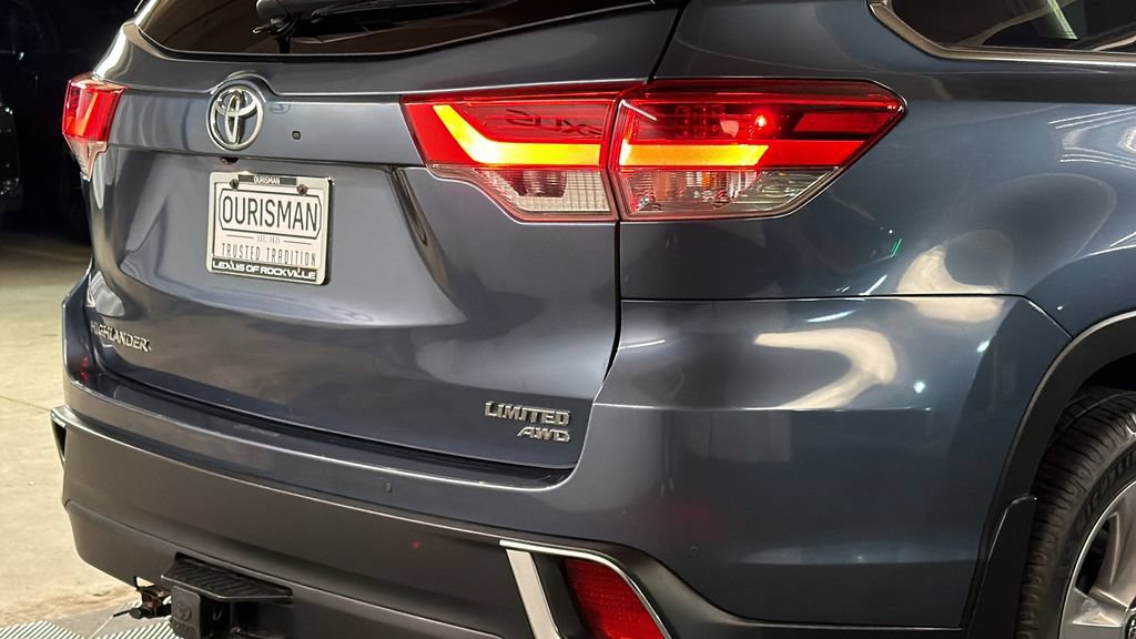 Used 2017 Toyota Highlander Limited AWD/4WD image 9