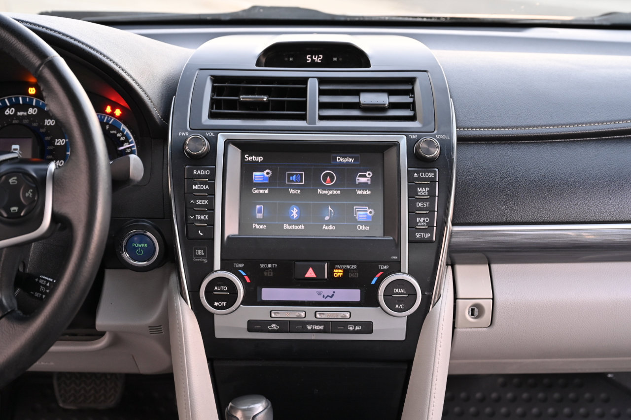 Used 2012 Toyota Camry XLE w/ Leather Pkg image 19