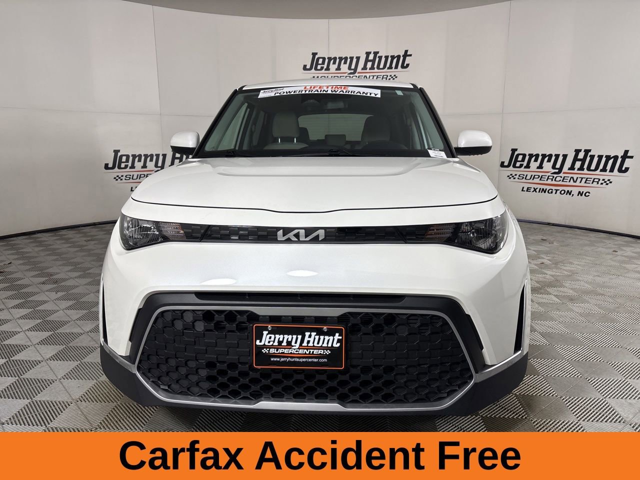 Used 2025 Kia Soul LX image 3