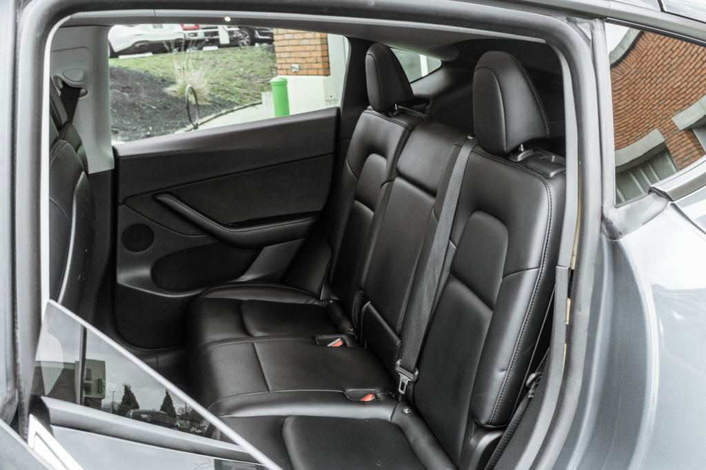 Used 2020 Tesla Model Y Long Range image 28