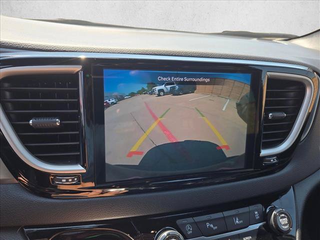 Used 2025 Chrysler Pacifica Select FWD image 14