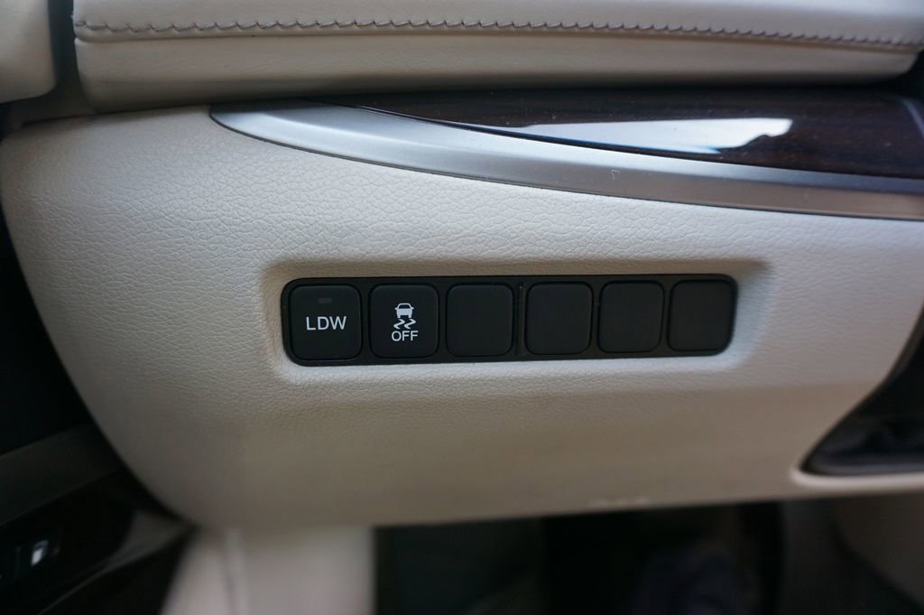 Used 2015 Acura RLX w/ Technology Package image 4