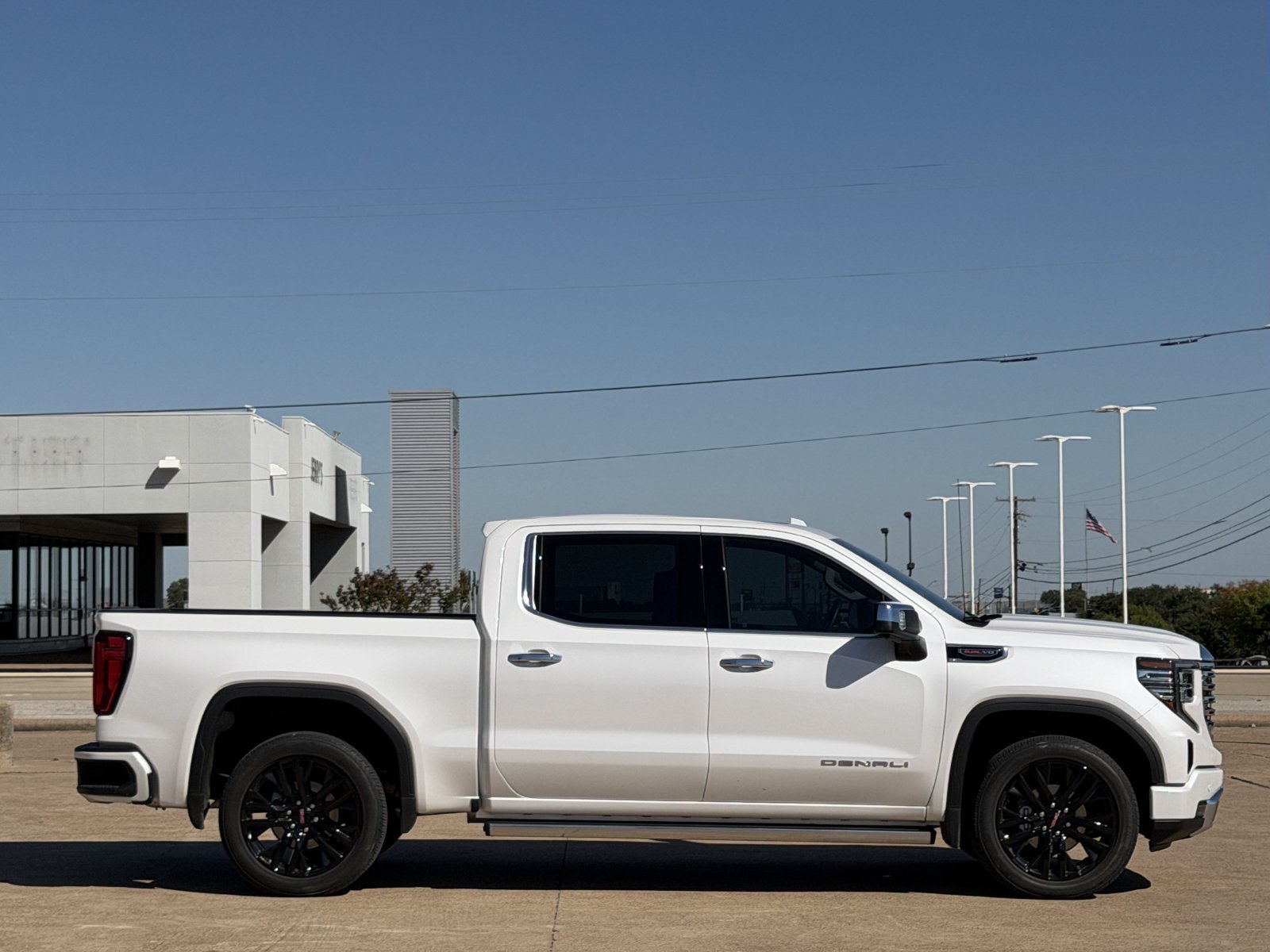 Used 2025 GMC Sierra 1500 Denali w/ Denali Reserve Package AWD/4WD image 3