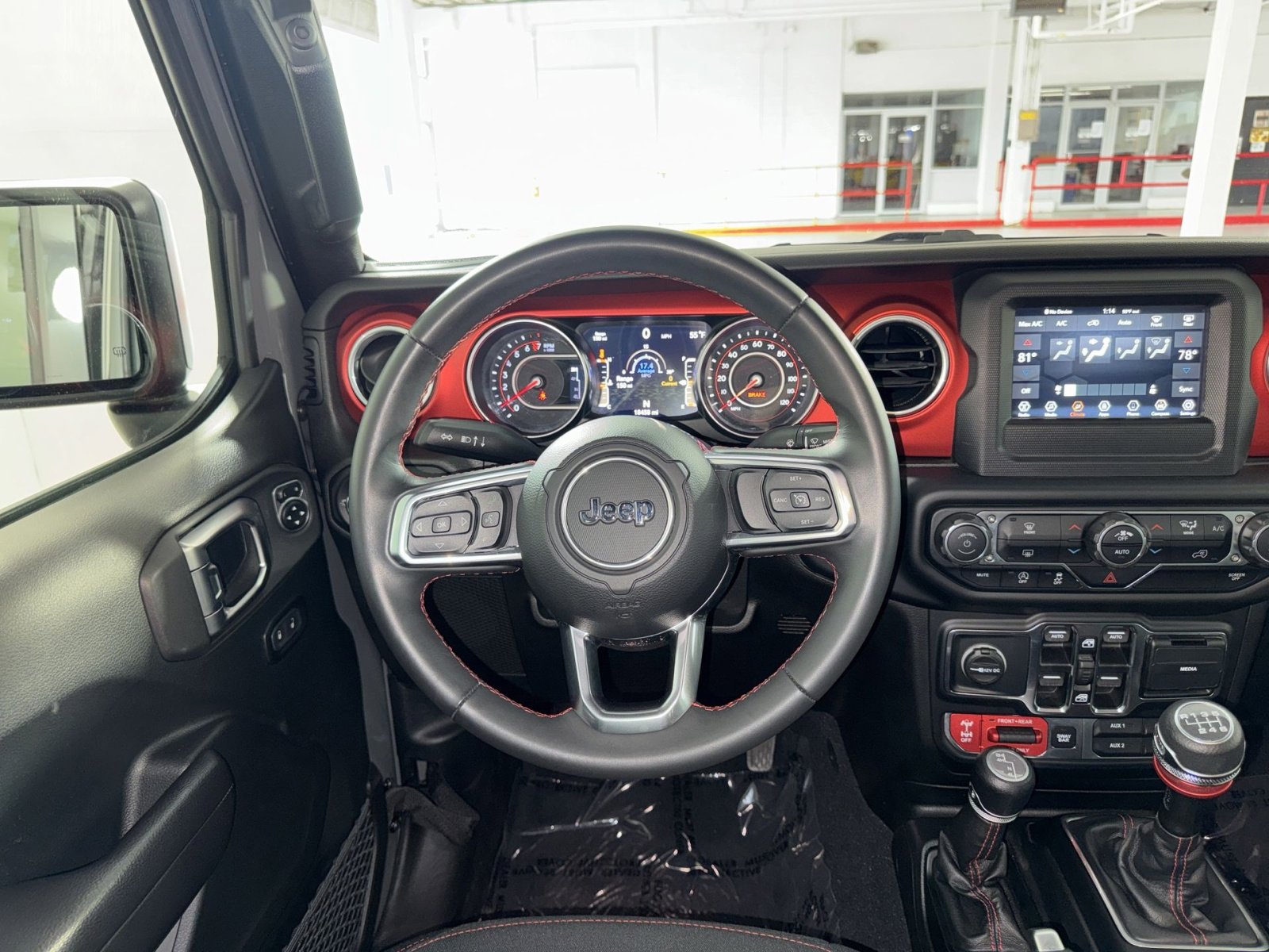 Used 2019 Jeep Wrangler Unlimited Rubicon w/ Dual Top Group AWD/4WD image 16