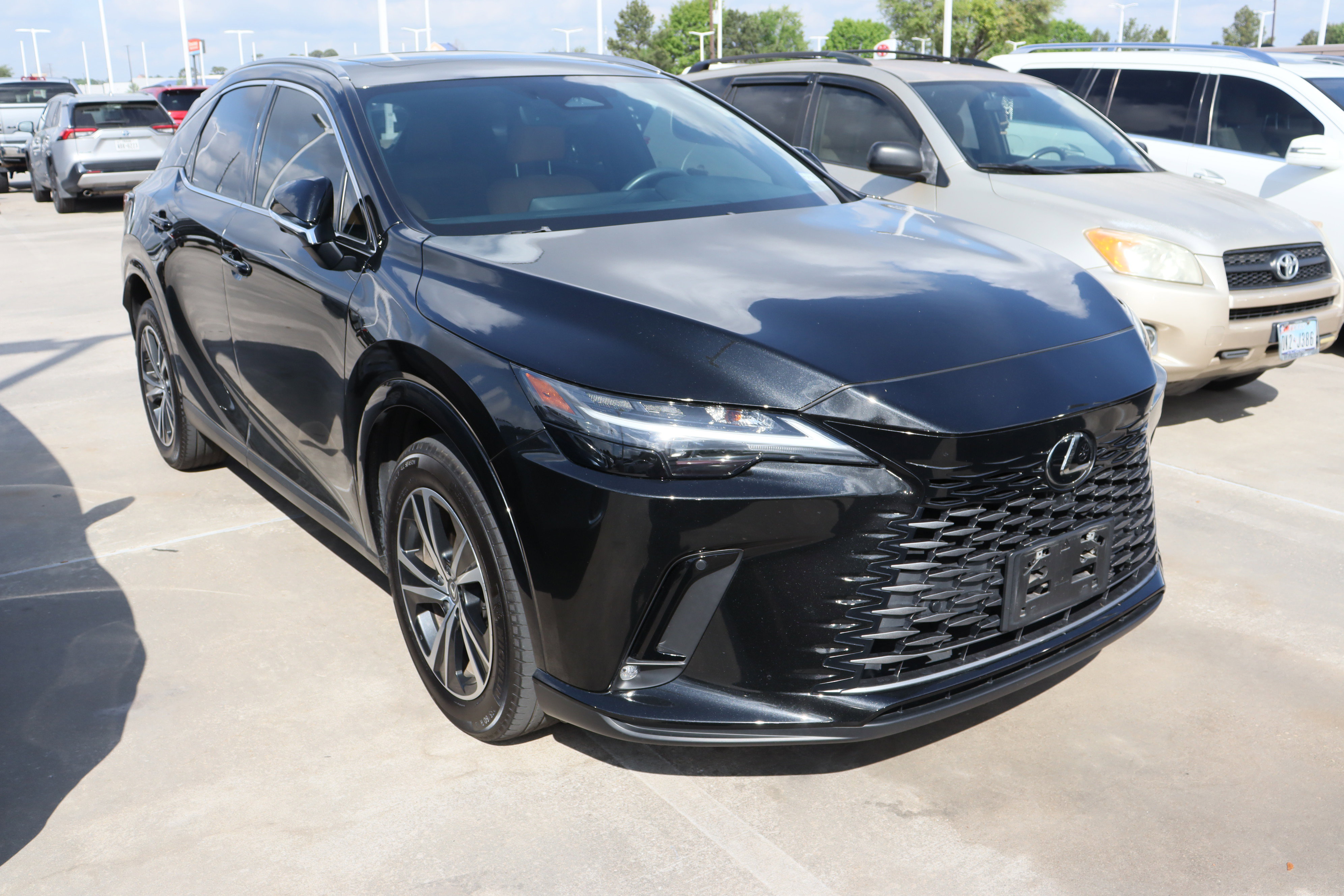 Used 2024 Lexus RX 350h w/ Convenience Package image 2